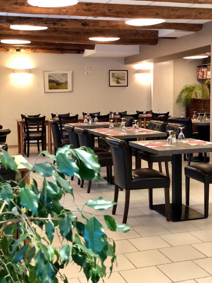 Auberge Du Cezallier Montgreleix Bagian luar foto