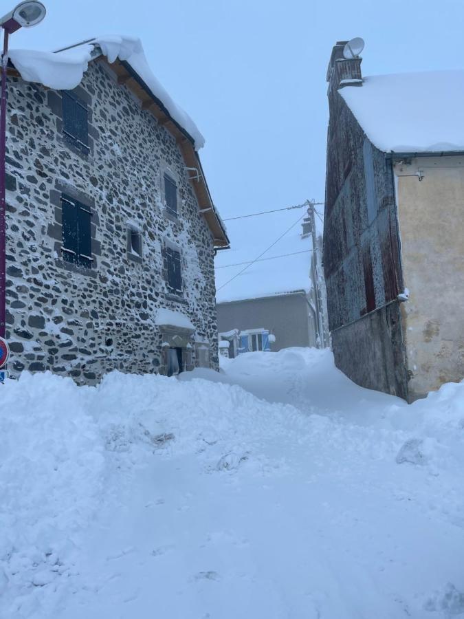 Auberge Du Cezallier Montgreleix Bagian luar foto