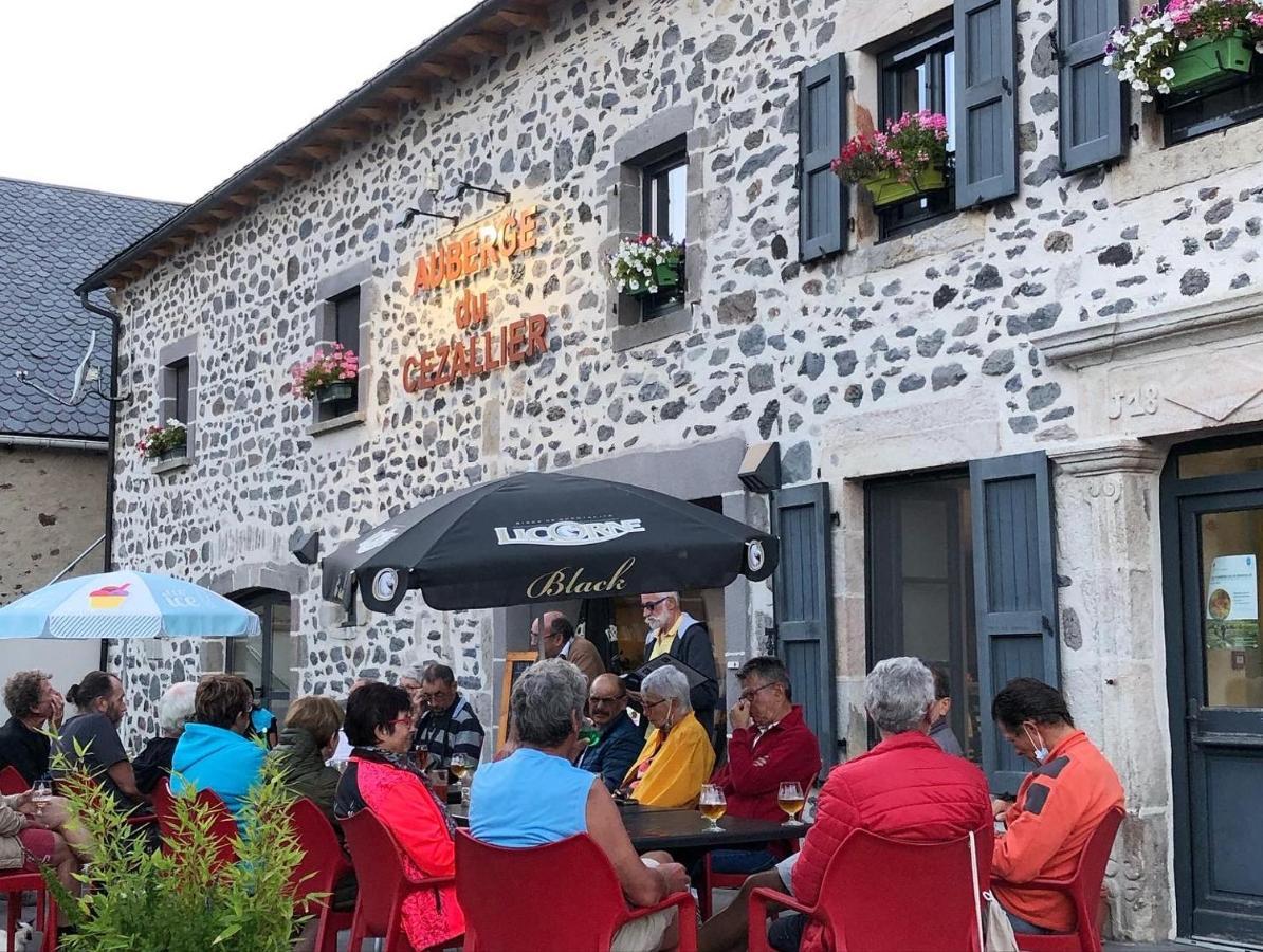 Auberge Du Cezallier Montgreleix Bagian luar foto