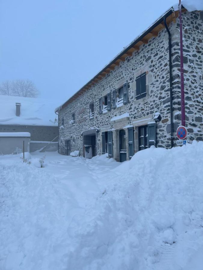 Auberge Du Cezallier Montgreleix Bagian luar foto